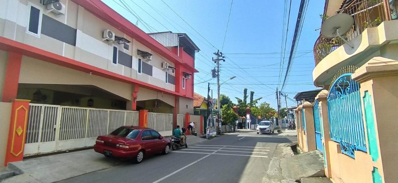 Hotel Reddoorz Syariah Near Transmart